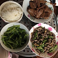 各位宝妈有知道宝宝大便很臭是什么原因吗？我是纯母乳，最近疫情都在家老吃坚果，菜吃的有点重口味了譬...