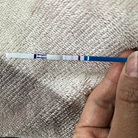 是不是怀孕了，今天测得，昨晚有少量血，不知道什么情况