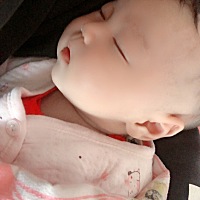 丫头，出生时8.1斤 今天50天12斤 纯母乳
