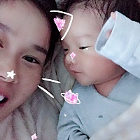 我可爱的宝宝马上满月了，爸爸妈妈希望你要健康平安快乐，怎么看都喜欢😘，