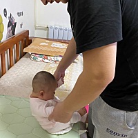 睡觉太难了，其他还好，妈妈上班了，你可怎么办……眼睛困得不行了，就是不睡觉。哎