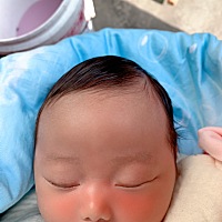 42天的宝宝除了肠绞痛折磨他以外其他都好 我的小王子快快长大吧 妈妈定的下个小目标就是熬过两个月 加油...