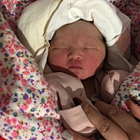 怀孕40➕6天住院催产，催产两天肚子毫无反应，胎头还很高，宫颈管也很厚，医生估计孩子7.8斤，再等下去...