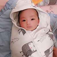 希望小姑娘能健康快乐成长！