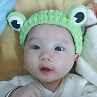 像个小机灵鬼