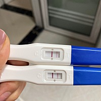 下面是昨天测的，但是朋友说有可能是假阳性，今天又测了一下，上面那个，咋感觉比昨天浅了呢，该不会真...