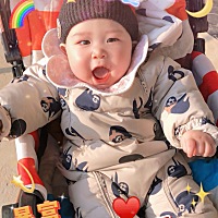 母乳喂养到现在六个多月了，一天两顿米粉，我感觉现在奶都不够宝宝吃了，夜里宝宝老是醒，不知道怎么回...