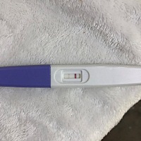 1月14日月经28日排卵，排卵后第九天测出的印子还没有第七天深呢，下面是第九天测出的，什么情况？好纠结...