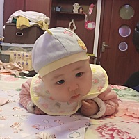 我现在产后五个多月前几天发现下面出来点血但是很少很少，然后这几天又开始了开始两天也很少很少，到今...