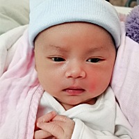 今天宝贝出生第10天，呼吸急促，吃奶的时候有点吐口水，有知道的宝妈这是怎么回事吗？心痛的哭了两三次...