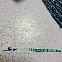 这是今早晨尿测的，那条线比昨晚清晰一点，不过还是有点模糊，大家帮我看看，急