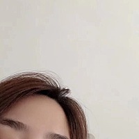 每次我看到他就烦 我老是打击他 跟他开玩笑 说他丑 说离婚 他也说我丑 打击我 但是感觉心里也有他 真不...