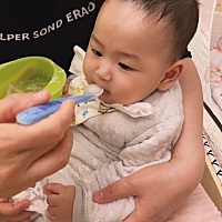 今天又是乖乖宝，虽然还不太会吃，但是很有兴趣的去舔勺子，看着就想笑😚，作为老母亲的我陆续在准备...