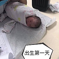 生了快两个月才来报到，37周整出生的宝宝，看着你一点点长大何尝不是一件幸福的事情，妈妈爱你哦