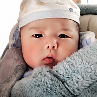 我的宝宝太能睡了，总是一觉睡天亮，不过我们睡得比较晚，从晚上12点睡到早上六点，中间没醒过也没有吃...