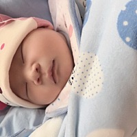 请教各位宝妈一个问题，我有奶水一寄出来奶水也挺稠得，可是总感觉孩子好像吃不饱，有没有哪位宝妈知道...