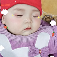 五个半月的妹妹，开始第一次添加辅食米糊，貌似蛮喜欢吃哦