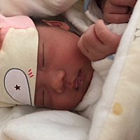 请问宝妈们有生完宝宝还长妊娠纹的吗？为什么我都满月了发现腰上长了妊娠纹、孕前都没长的😢😫