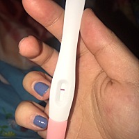 以前例假都很准的可怕之前3天我以为要来了疼了3天小腹 后来不疼了也没例假