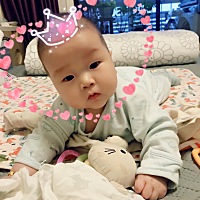 今天元宵佳节，产后第一次来大姨妈，第一次给小宝添加了辅食—米粉，值得记录一下：）宝宝最近一直在吹...