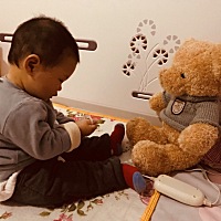 去年这个时候，闺女还在肚子里，转眼一年过去，她已经是一个大宝宝了。因为是第一次当妈妈，对养孩子一...