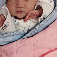 都说坐月子跟婆婆最大的冲突就是带娃。还真是！看她抱娃我就头疼，睡了也抱醒了也抱，抱着还要带摇，说...