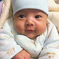 抢走了我的睡眠，我的空闲时间 每天除了喂奶就是换尿裤，每次吃几十毫升牛奶就等着痴母乳，悲伤