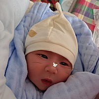 2.9号预产期，宝贝选在元宵节当天出生，卸货成功，爱你宝贝妮妮
