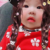 三个月宝宝老是吐奶，嘴里这两天闻着老是酸酸的有宝妈遇到过种情况吗？怎么办呢？