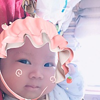 剖宫产的，宝宝出生🐣就8.4斤了，现在马上42天了，穿着衣服称12斤了……🤦‍♀️我的肚子还是大大的...