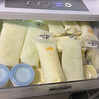 都有味，塑料味，放味外面的没有了，里面还是有，买了琳达的，baby care的，日康的，都不行，不知道该怎...