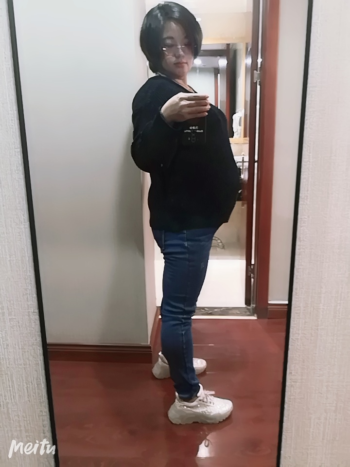 怀二宝的样子