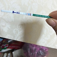 姐妹们谁能帮看一眼这是什么情况 14号来例假 还没到日子 不敢去医院验血 太危险。。。
