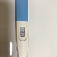 每月8号很准时来姨妈，这个月今天13号还没来，但是小腹一直胀胀的，昨天和前天测试显示这样的杠，各位姐...