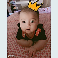 还有五天百天了，只可惜疫情照不了照片了，过后麻麻再给你补上吧，为什么你这两边的头发长的这么支棱呢...