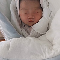 2.12日下午13.14分七斤八两女宝一枚，因为最后疼的大喊一声，还是被侧切了，现在坐也坐不了，走路下面也...