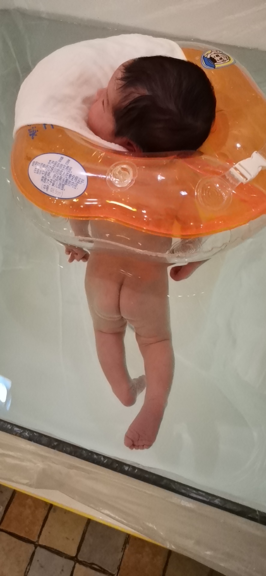 游泳的时候PP对着我！！