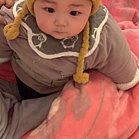 今天喂奶怎么也不肯吃，平时都是2个小时喂一次，今天都4个小时了，喂不到嘴里，以喂就哭，不知道怎么回...
