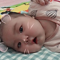 😘妹妹很喜欢哥哥逗她玩