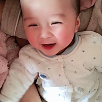 6个月➕～每天早上就喊他爸爸起来陪他玩～他把都被他磨的没脾气了