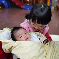 姐姐还是很疼妹妹的~