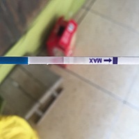 我刚用早孕试纸检测出来的，谁能告诉我啊