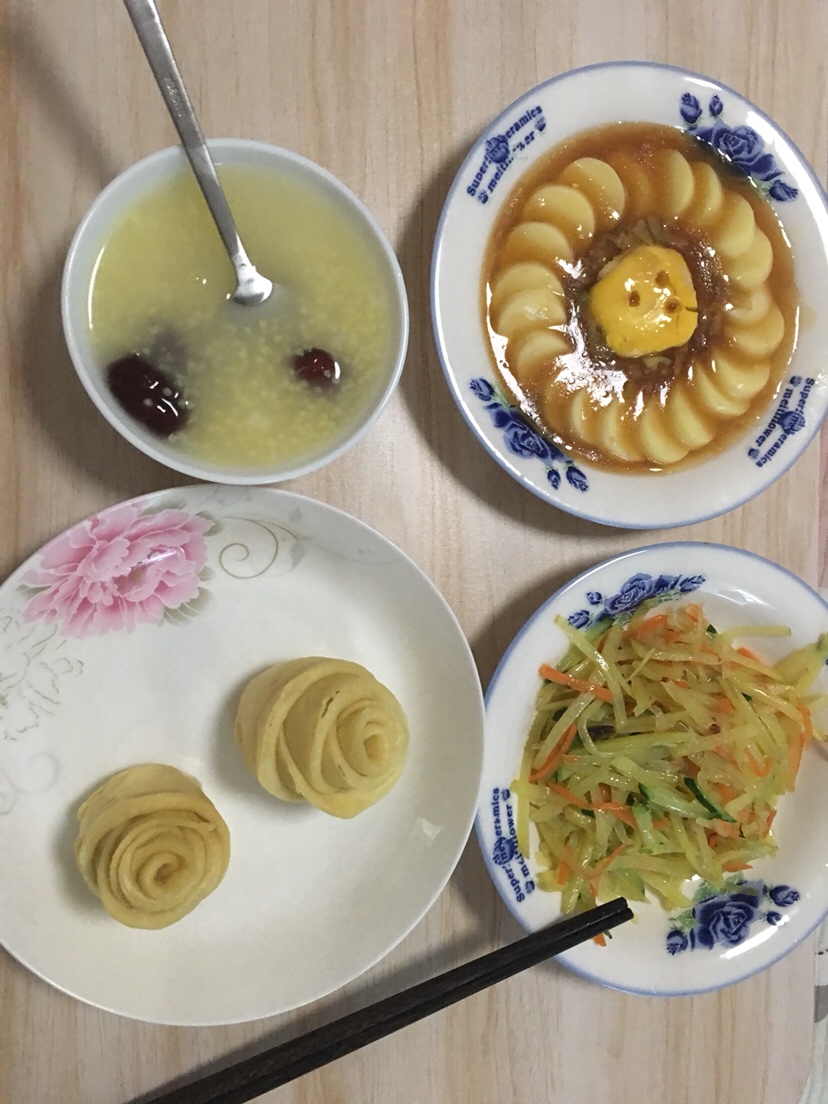 山药红枣二米粥  南瓜玫瑰馒头 炒土豆丝 日本豆腐酿肉蛋黄