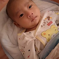 宝宝马上两个月了，白天抱着睡，放下就醒，大家有什么好办法吗，太累了