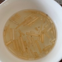 宝宝还没两个月，一晚上都没奶水，不过我也轻松了，一觉睡到自然醒，娃和爷爷奶奶睡，亲戚说感觉我公婆...