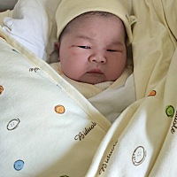 满满宝宝来咯，8斤4的胖闺女