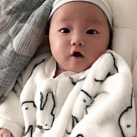 各位宝妈给点意见，干性的湿疹涂什么药好，从出生宝宝身上皮肤就是一直褪皮，现在七十天干成了干性湿疹...