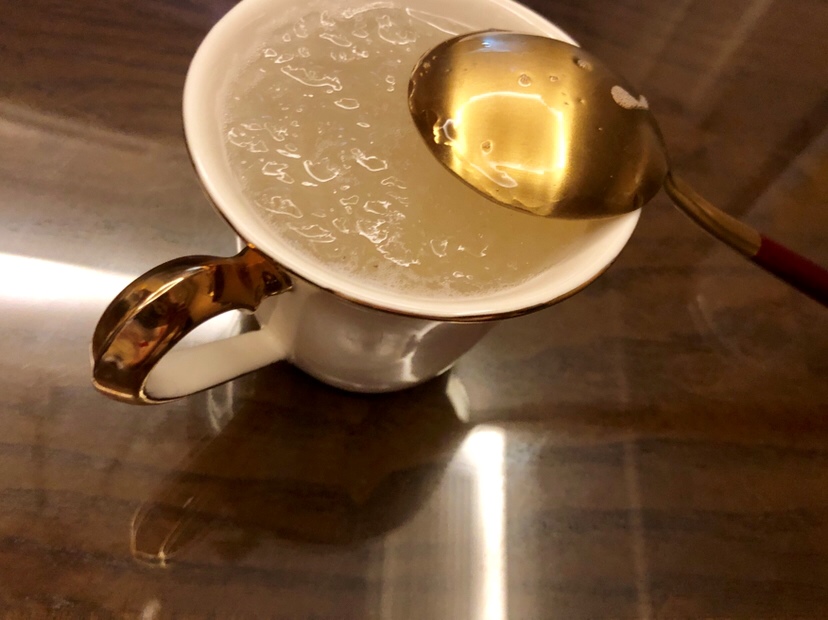 戒不清的咖啡瘾啊～～～今早果断在咖啡杯换上了燕窝～～～
