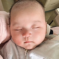 你还是一睡觉就喜欢往妈妈怀里躲的小可爱❤️❤️