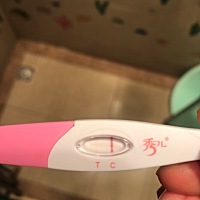 2月10日排卵日，昨天测了，感觉有意念灰，（拍出来不明显），今天感觉小腹有点微痛，明天早上再测测